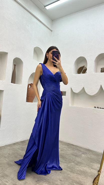 Saks İşlemeli Drapeli Saten Abiye Elbise