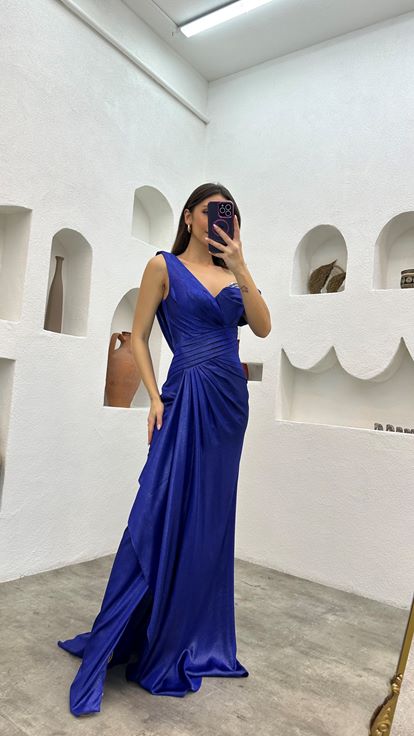 Saks İşlemeli Drapeli Saten Abiye Elbise