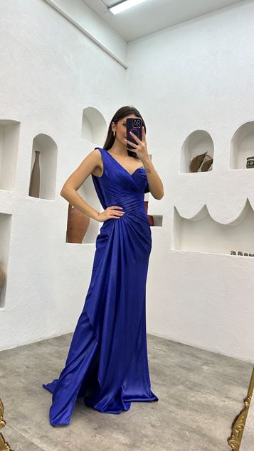 Besticktes  drapiertes Satin Abendkleid