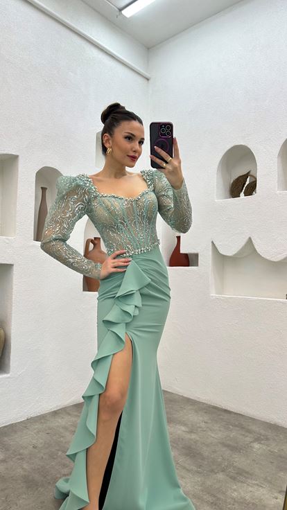 Mint Yeşili İşlemeli Volanlı Saten Abiye Elbise