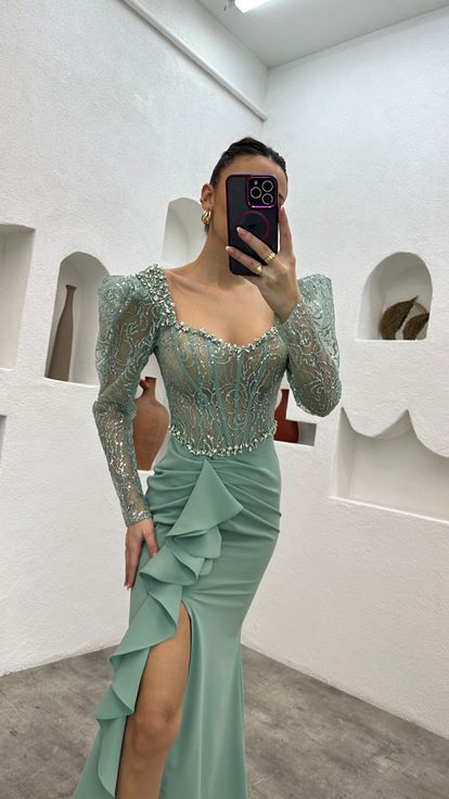 Mint Yeşili İşlemeli Volanlı Saten Abiye Elbise