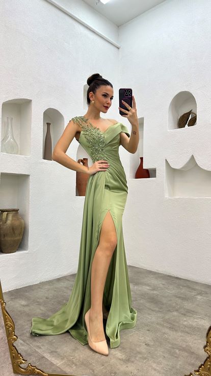 Mint Yeşili İşlemeli Büzgülü Abiye Elbise