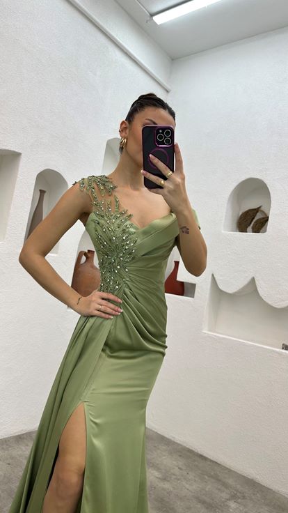 Mint Yeşili İşlemeli Büzgülü Abiye Elbise