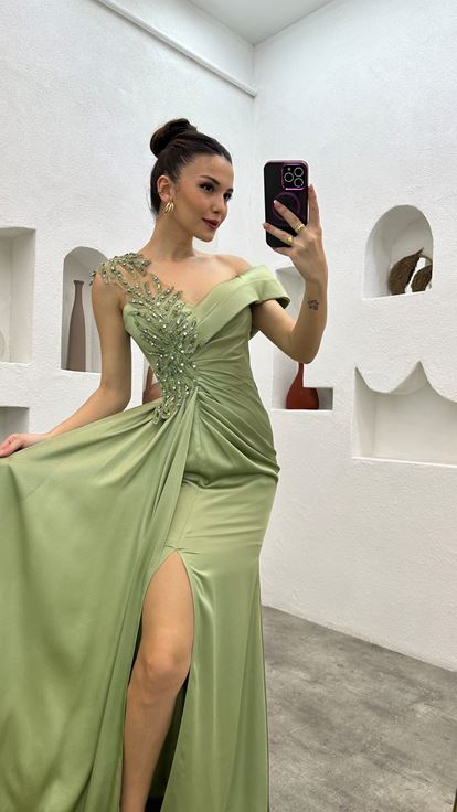 Mint Yeşili İşlemeli Büzgülü Abiye Elbise