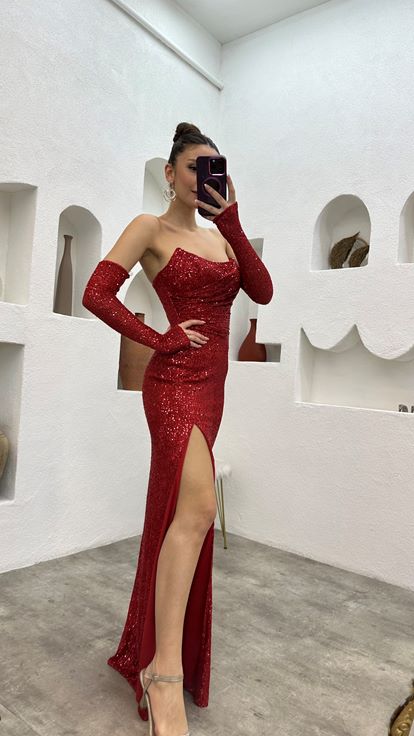 Kırmızı Kol Detay Straplez Pul Payet Abiye Elbise