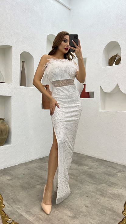 Robe de soirée transparente à plumes blanches