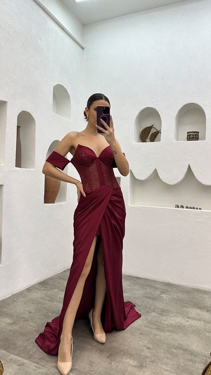 Bordo Straplez Büzgülü Saten Abiye Elbise