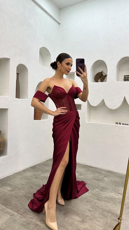 Bordo Straplez Büzgülü Saten Abiye Elbise