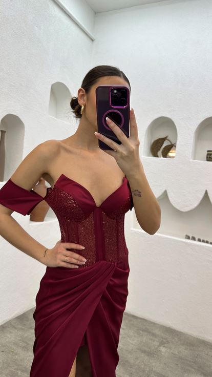 Bordo Straplez Büzgülü Saten Abiye Elbise