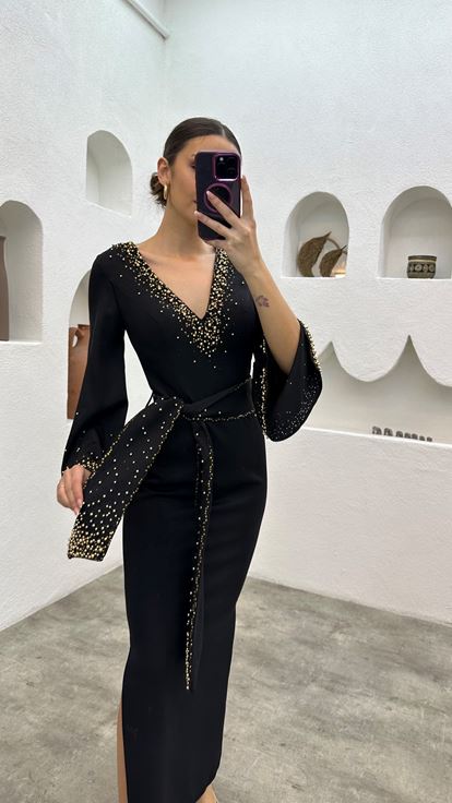 Siyah Boncuk İşlemeli Kuşaklı Abiye Elbise