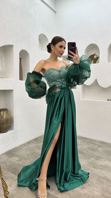 Smaragdgrünes Abendkleid aus Satin mit Schleife und Ärmeln