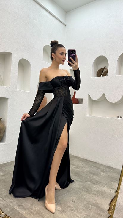 Siyah İşlemeli Transparan Saten Abiye Elbise