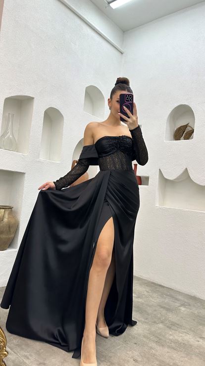 Siyah İşlemeli Transparan Saten Abiye Elbise