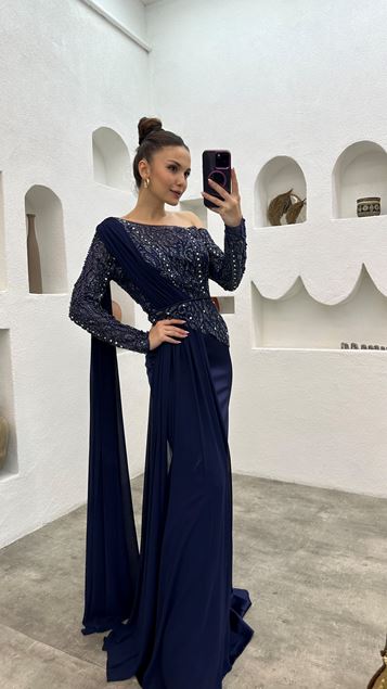 Vestido de noche bordado en el pecho azul marino