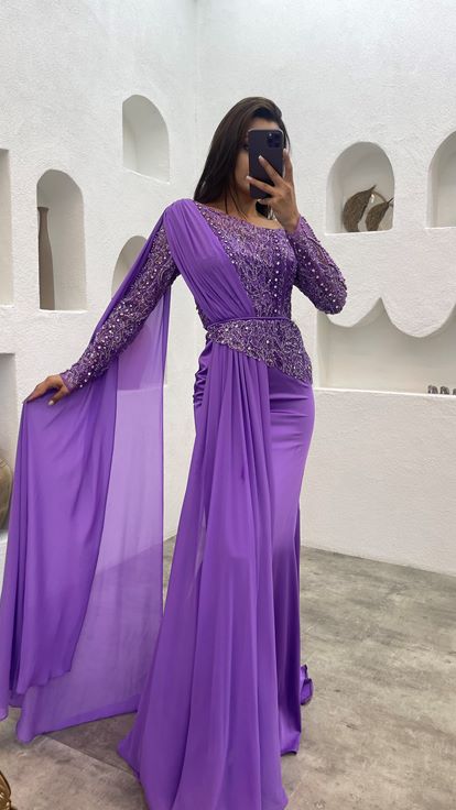 Vestido de noche bordado en el pecho morado