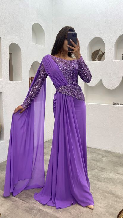 Vestido de noche bordado en el pecho morado