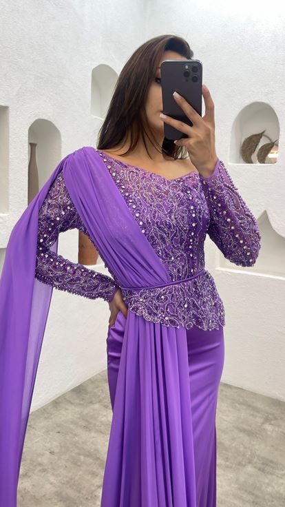 Vestido de noche bordado en el pecho morado