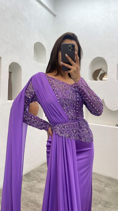 Vestido de noche bordado en el pecho morado