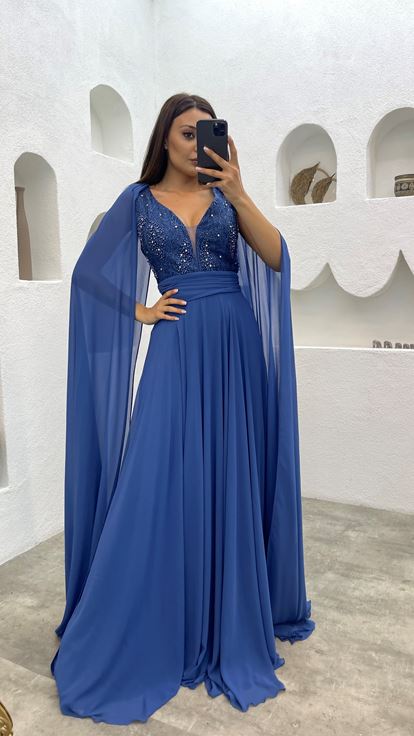 Vestido de noche de tul bordado color índigo