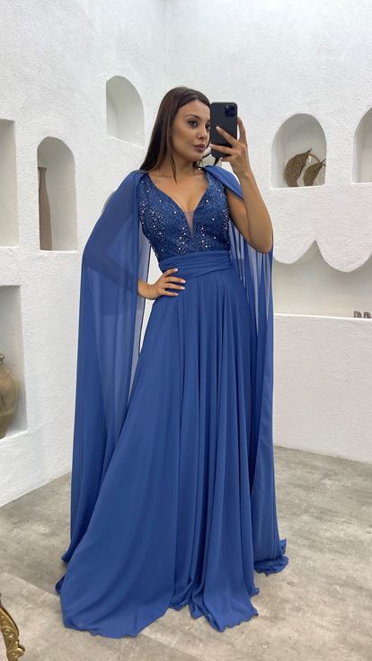 Vestido de noche de tul bordado color índigo