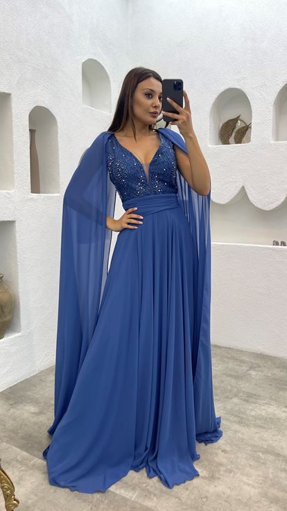 Vestido de noche de tul bordado color índigo