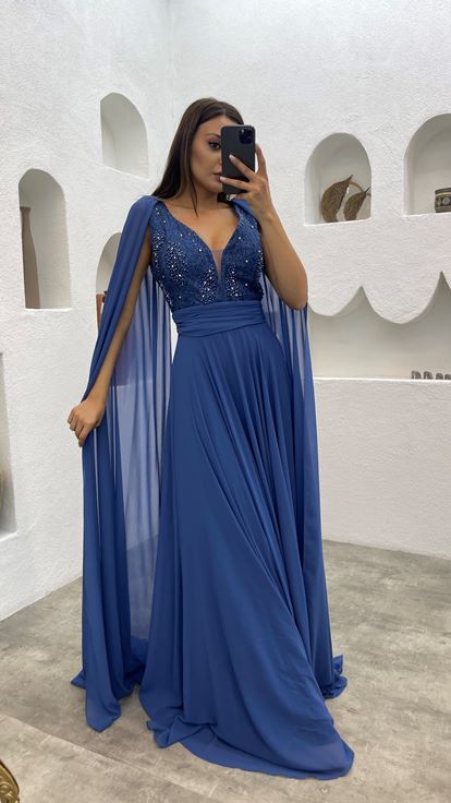 Vestido de noche de tul bordado color índigo