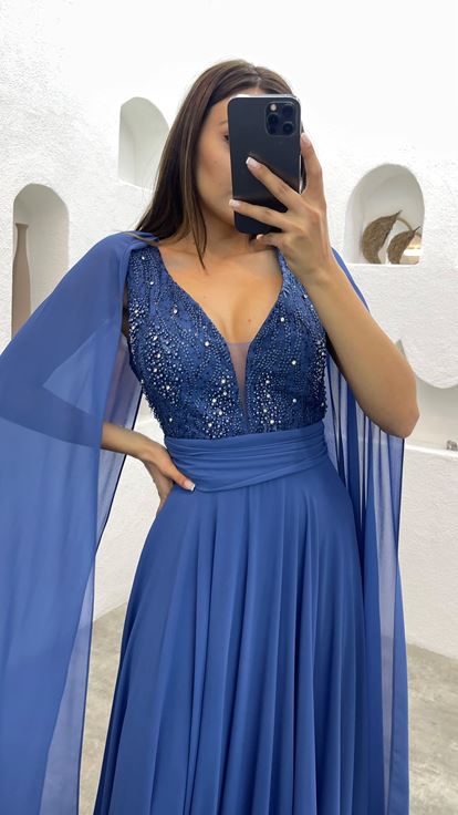 Vestido de noche de tul bordado color índigo