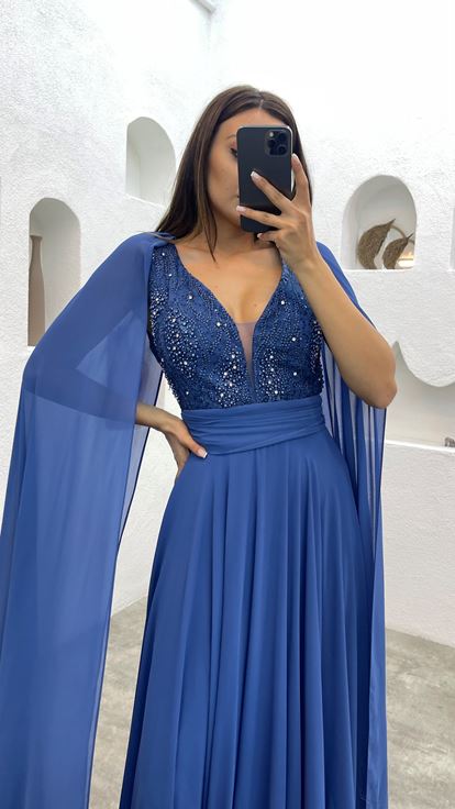 Vestido de noche de tul bordado color índigo