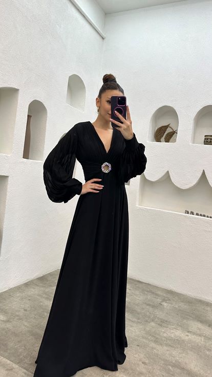 Siyah Göğsü Ve Kolları Fırfırlı Tül Abiye Elbise