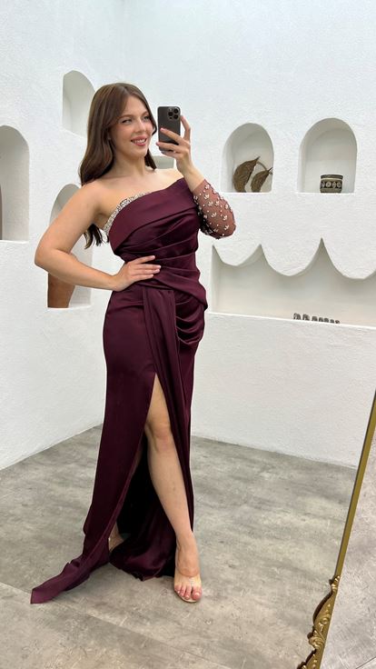 فستان سهرة من الساتان المطرز بلون البرقوق، بمقاسات كبيرة، بكم واحد