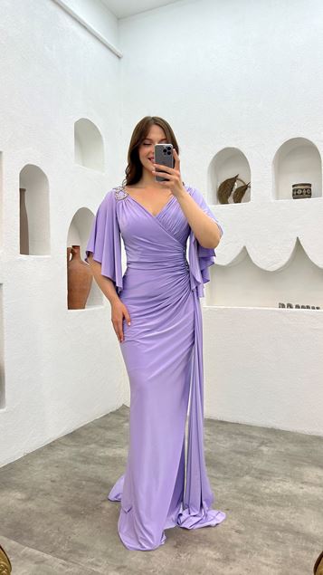 Vestido de noche de talla grande bordado con volantes en hombros y cintura lila