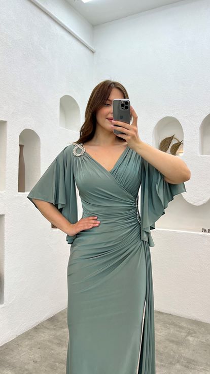 Yeşil Omzu Ve Beli İşlemeli Volanlı Büyük Beden Abiye Elbise