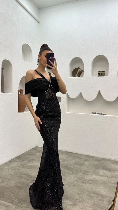 Siyah Askılı İşlemeli Omuz Detay Abiye Elbise