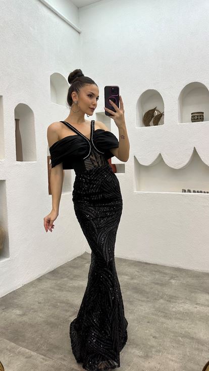 Siyah Askılı İşlemeli Omuz Detay Abiye Elbise