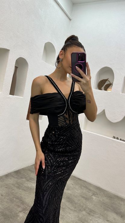 Siyah Askılı İşlemeli Omuz Detay Abiye Elbise