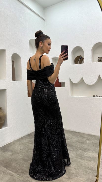 Siyah Askılı İşlemeli Omuz Detay Abiye Elbise