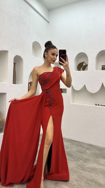 فستان سهرة مطرز بلون البلاط، بكتف واحد