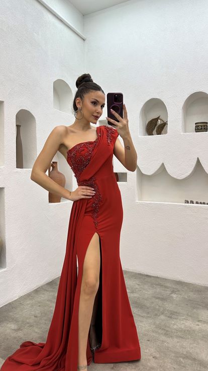 فستان سهرة مطرز بلون البلاط، بكتف واحد