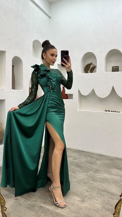 Emerald Embroidered Shoulder Detail Design Evening Dress