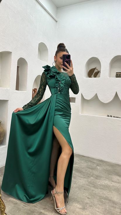 Emerald Embroidered Shoulder Detail Design Evening Dress