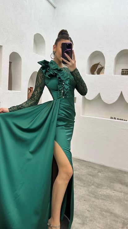 Emerald Embroidered Shoulder Detail Design Evening Dress