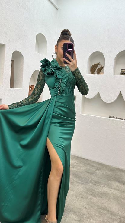 Emerald Embroidered Shoulder Detail Design Evening Dress