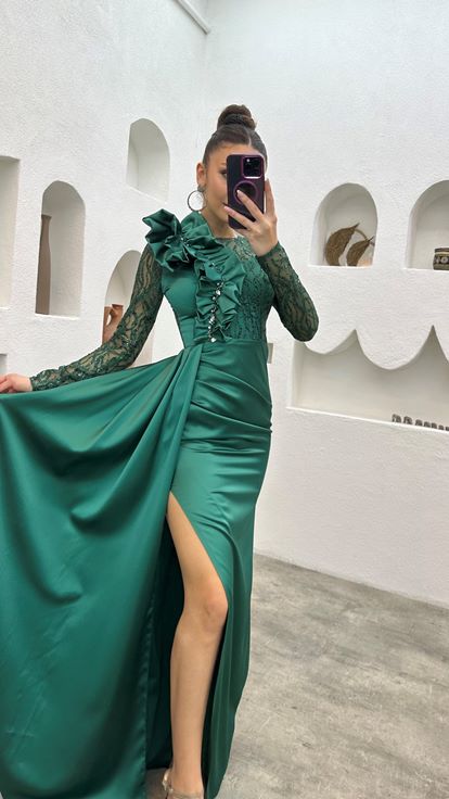 Emerald Embroidered Shoulder Detail Design Evening Dress
