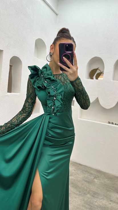 Emerald Embroidered Shoulder Detail Design Evening Dress