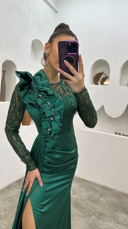 Emerald Embroidered Shoulder Detail Design Evening Dress