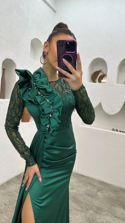 Emerald Embroidered Shoulder Detail Design Evening Dress