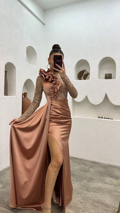 Rose séchée brodée épaule détail robes de soirée