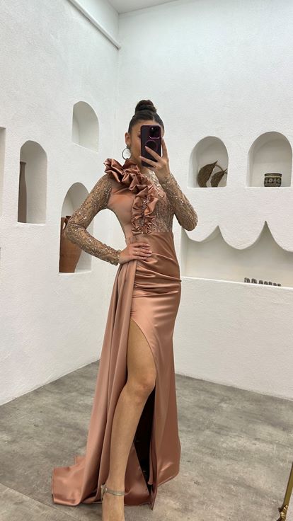 Rose séchée brodée épaule détail robes de soirée