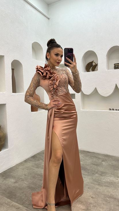 Rose séchée brodée épaule détail robes de soirée