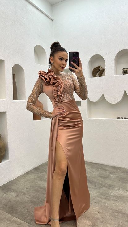 Rose séchée brodée épaule détail robes de soirée